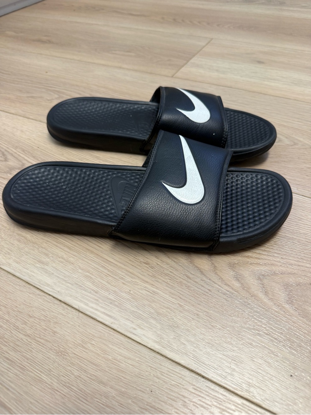 Nike Benassi JDI Black White Swoosh
Slide Sandals 343880-011 Men Sz 13